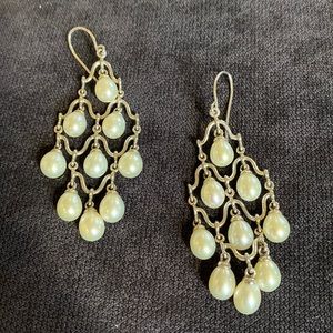 Freshwater pearls “chandelier” earrings.